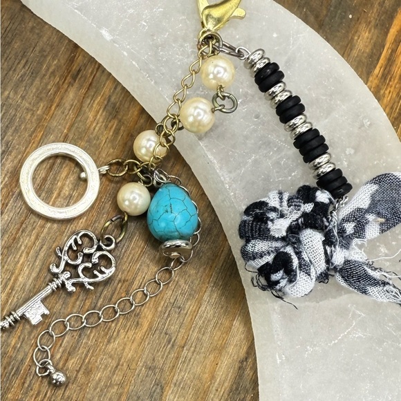 Alquimia Gold and Blue Key Holder with Sophisticated Design turquoise - Picture 2 of 4